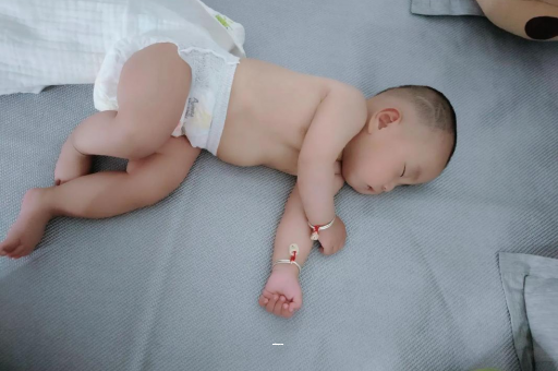 益阳宝宝总是摇头怎么回事
